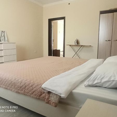 Апартаменты В Центре Левого Берега Akmola Esterno foto