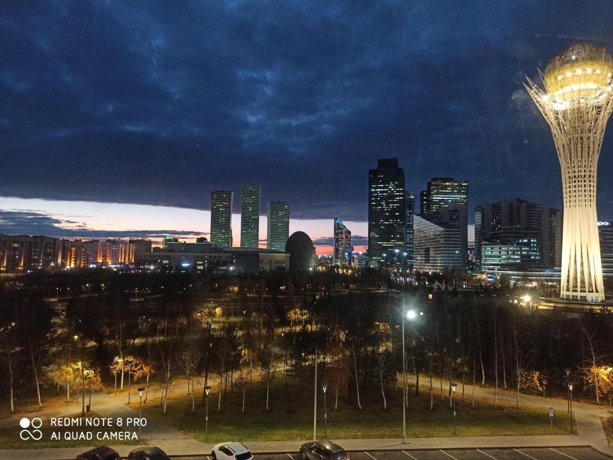 Апартаменты В Центре Левого Берега Akmola Esterno foto