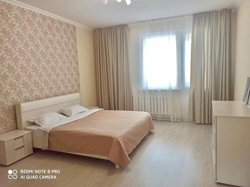 Апартаменты В Центре Левого Берега Akmola Esterno foto